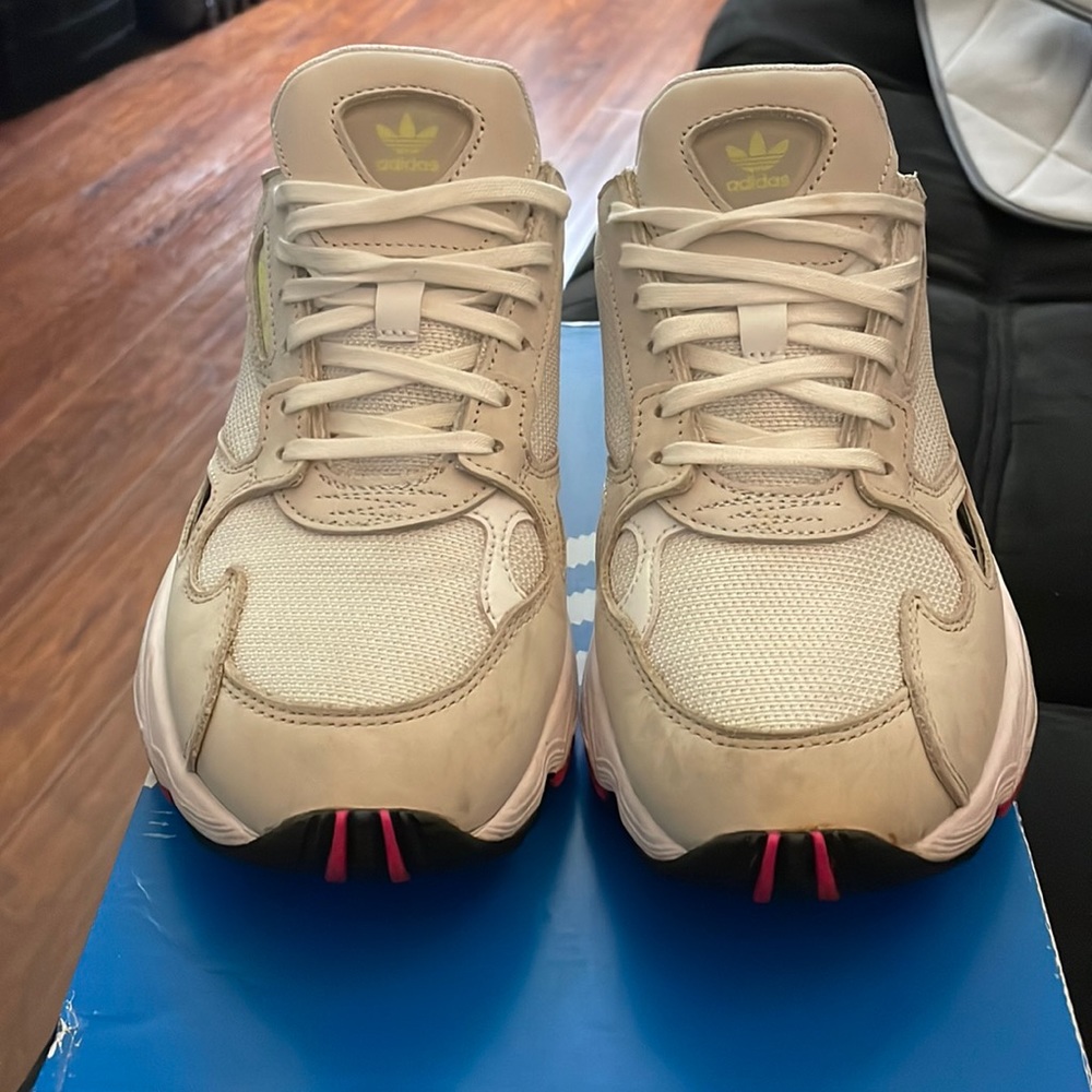 Adidas Falcon W